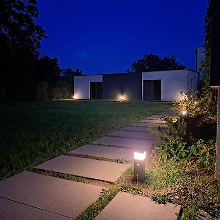 Vila Vekose - Apartman S Terasou A Zahradou Hradec Králové Dış mekan fotoğraf