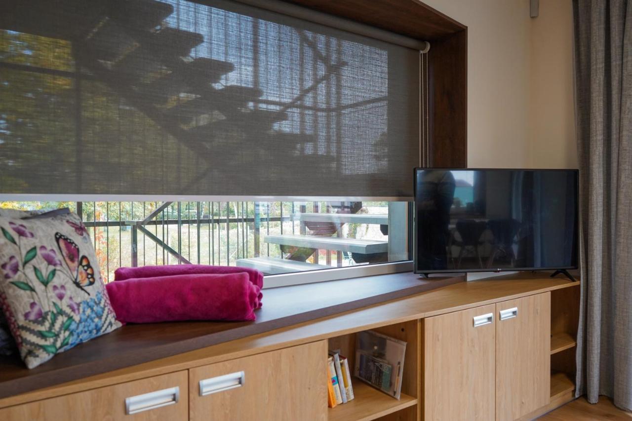 Vila Vekose - Apartman S Terasou A Zahradou Hradec Králové Dış mekan fotoğraf