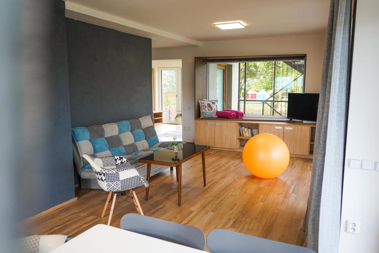 Vila Vekose - Apartman S Terasou A Zahradou Hradec Králové Dış mekan fotoğraf