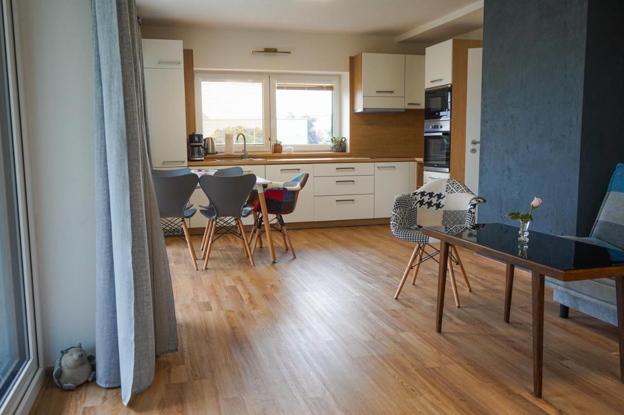 Vila Vekose - Apartman S Terasou A Zahradou Hradec Králové Dış mekan fotoğraf