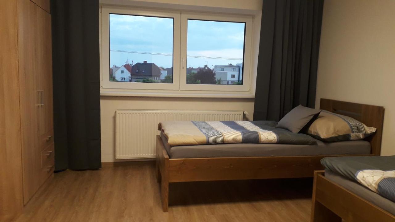 Vila Vekose - Apartman S Terasou A Zahradou Hradec Králové Dış mekan fotoğraf